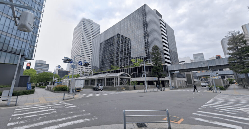 大阪上野クリニック梅田医院の入っている大阪駅前第２ビルの外観です。