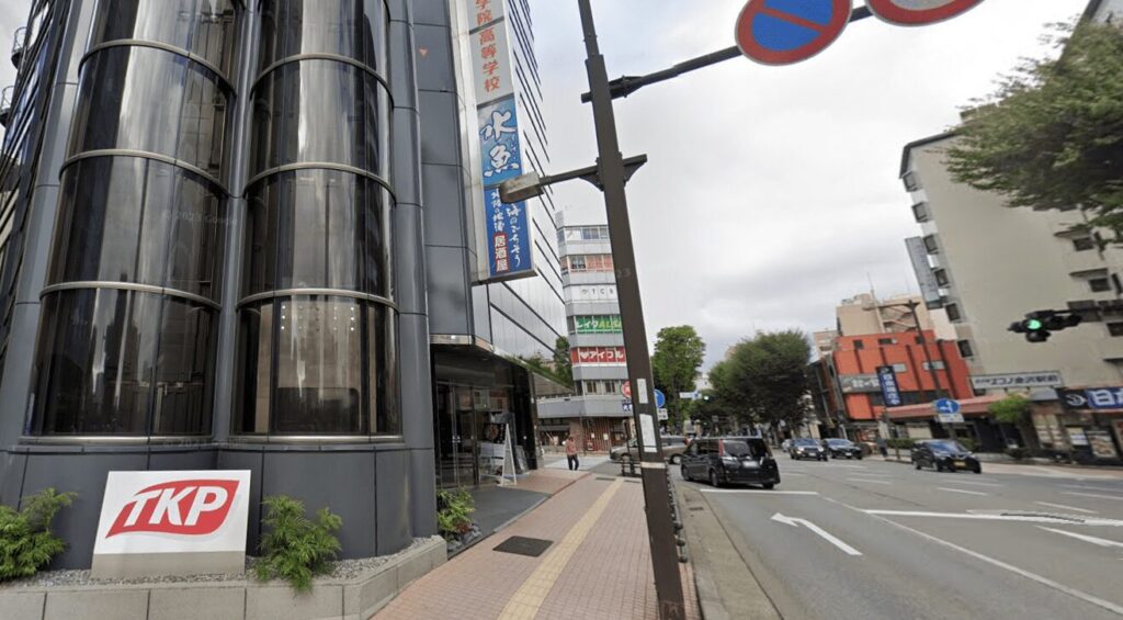 東京上野クリニック金沢医院に向かう県道１５９号を直進します。